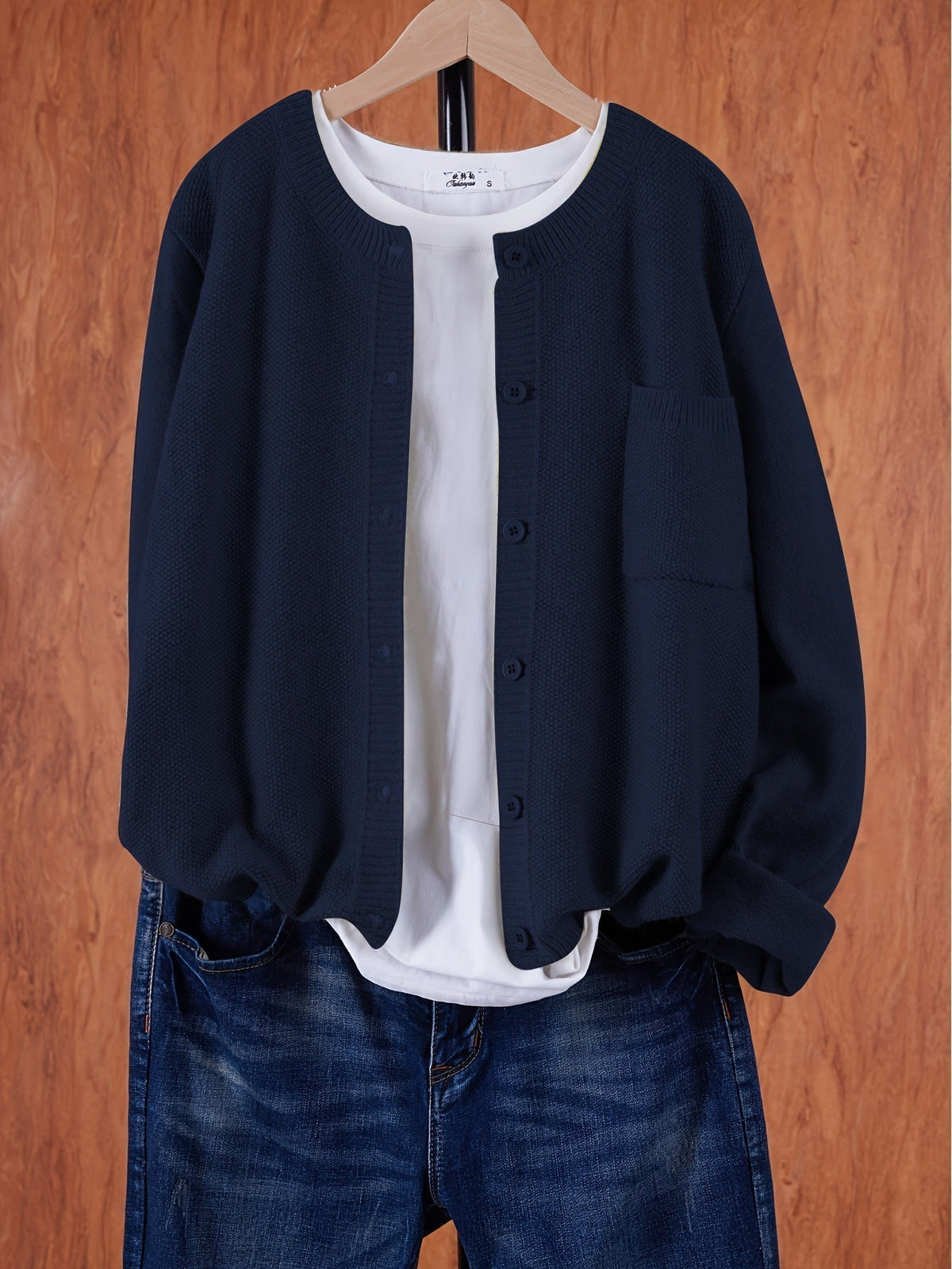 Eugenia | Women's crew-neck cardigan with buttons and pocket