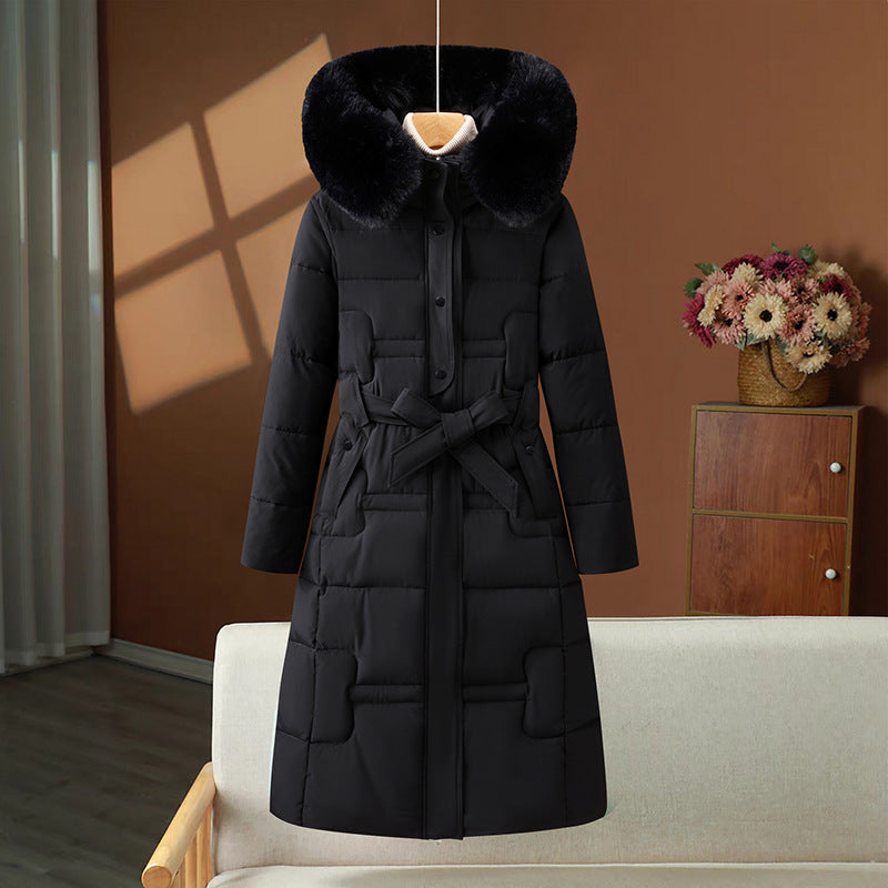 Women's long quilted winter coat with a detachable faux-fur collar