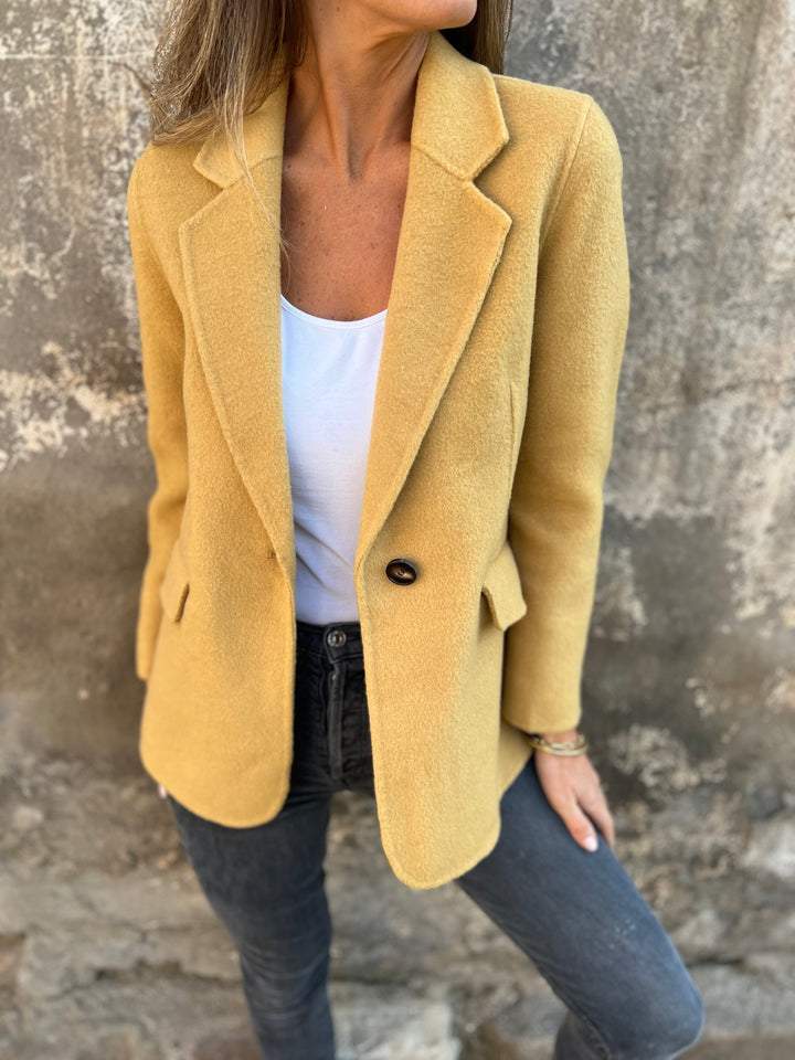 Lina - Classic Blazer with Effortless Elegance