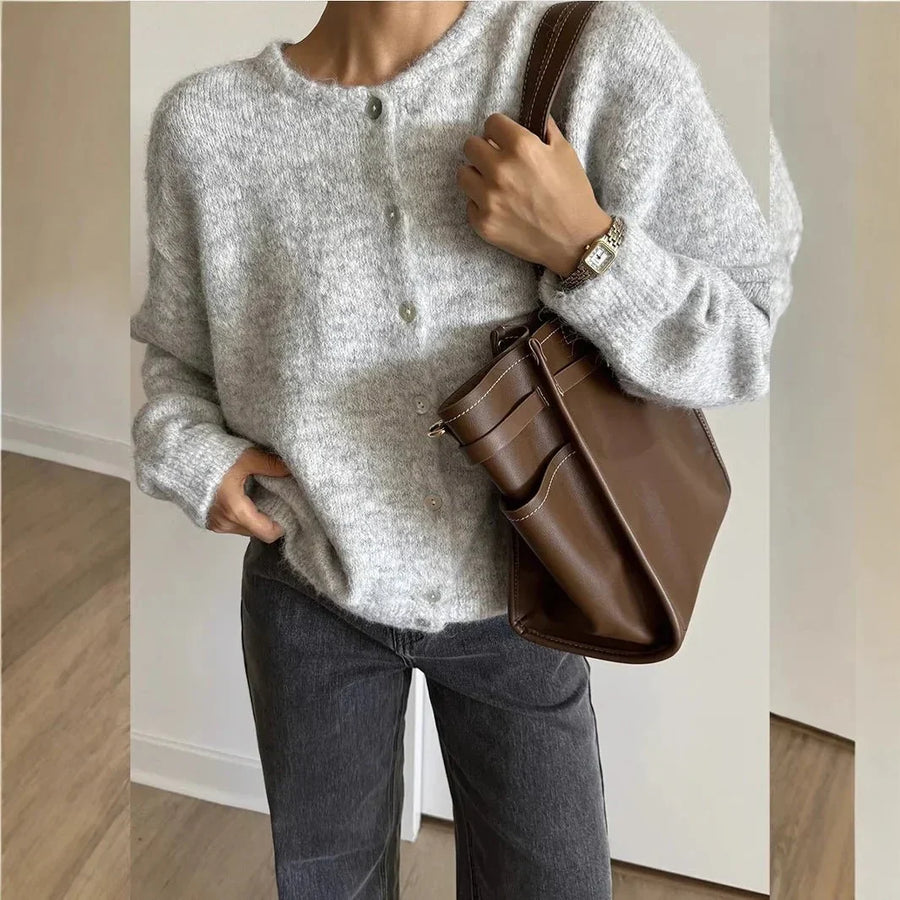 Women's crew-neck cardigan with long sleeves and buttons